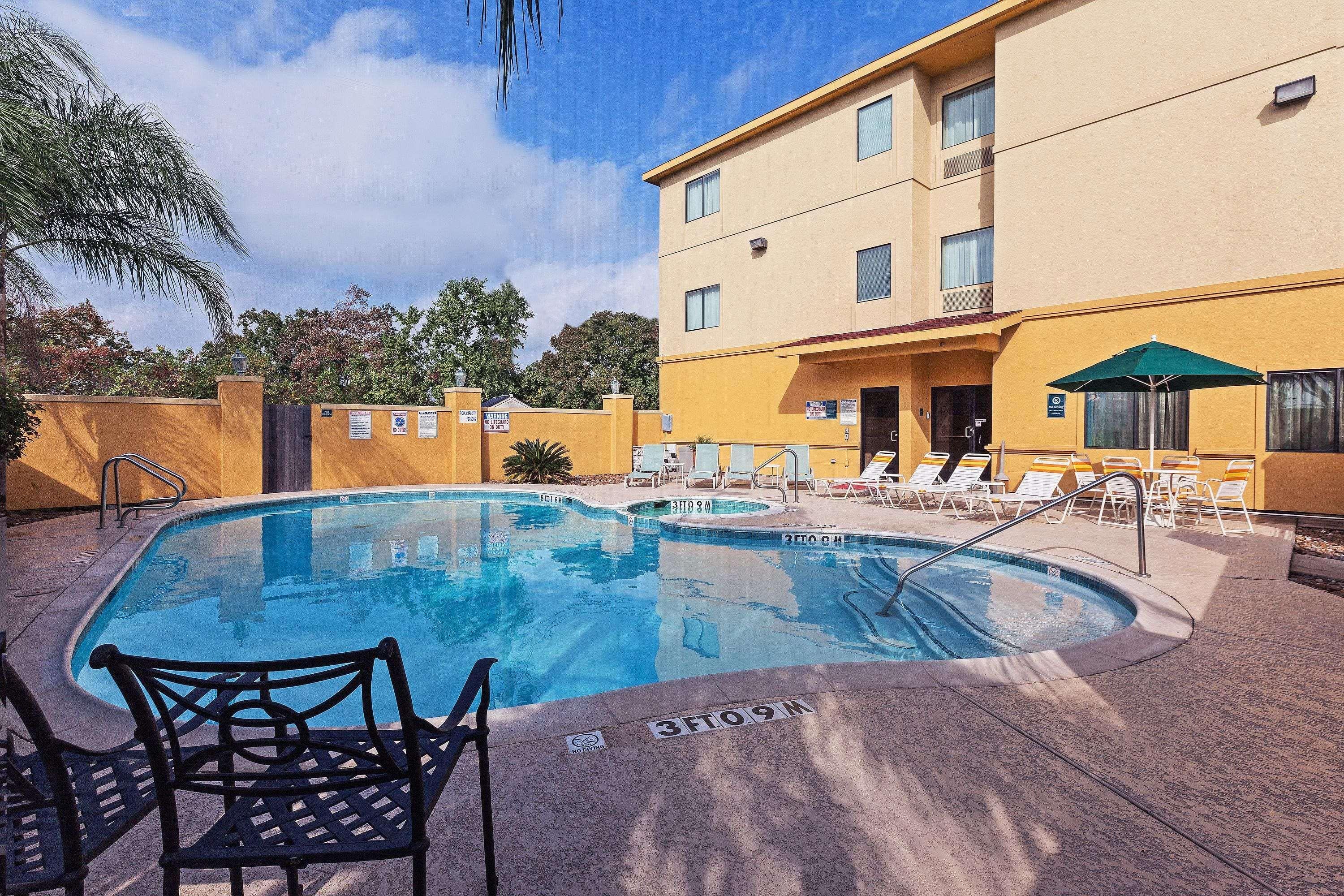 Hotel La Quinta By Wyndham Pasadena Extérieur photo